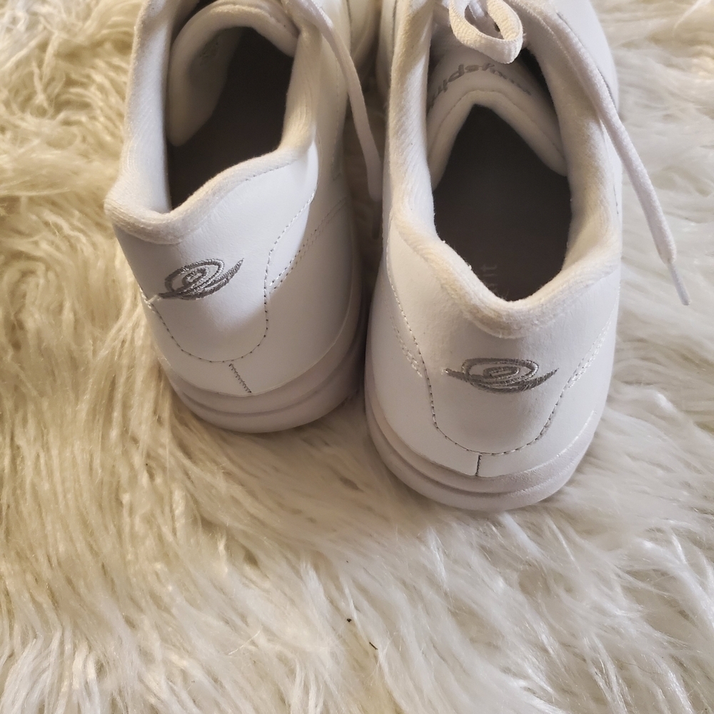 🇺🇸Easy Spirit White Leather Athletic Shoes Size 9 1/2 - Picture 3 of 6